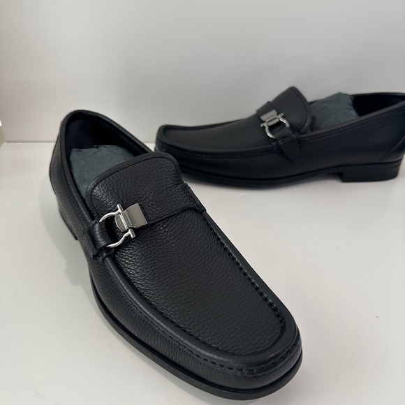 Salvatore Ferragamo Black Pebbled Leather Loafer with Gancini Buckle Size 8.5 main image 4